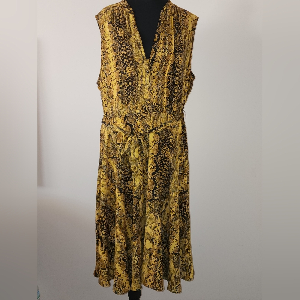 Nannette Sleeveless Maxi Dress in Yellow Snake Print